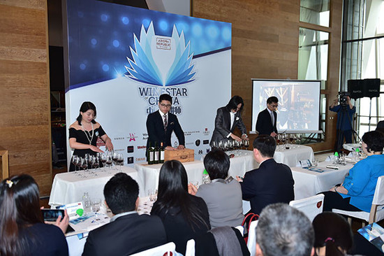 Image: LI Siwei performing with Chinese wine educators at Wine Stars of China, credit Aroma Republic