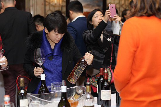 图片：参加2015年Decanter醇鉴上海美酒相遇之旅的中国消费者