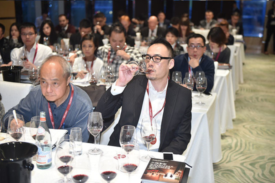 图片：中国消费者参加2014年Decanter上海美酒相遇之旅奔富葛兰许大师班。