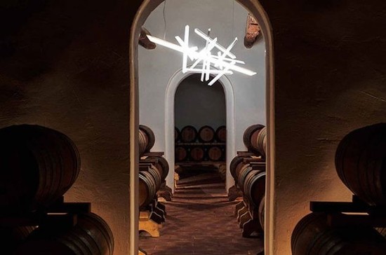 图片：Bob Wilson，展品"Traviata"，Fèlsina winery。图片版权：www.artthunt.com