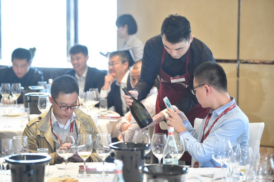 Image: Chinese sommelier