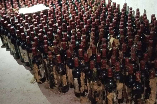 Image: Wines with damaged labels, Credit: Shantou Customs