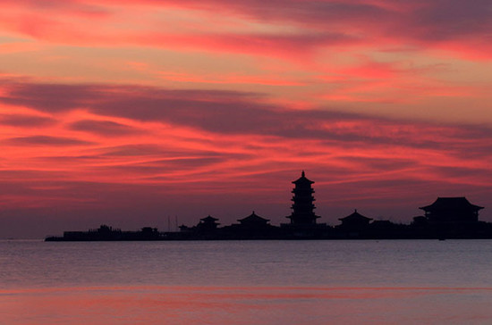 A new dawn for DBR Lafite in China? A seascape from Penglai in Shandong province. Credit: Xinhua / Alamy Stock Photo