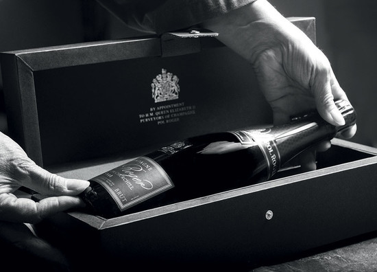 图片：试想一下用1998年宝禄爵的 Cuvée Sir Winston Churchill香槟庆祝20年纪念日，是多么妙不可言。摄影：Michael Boudot
