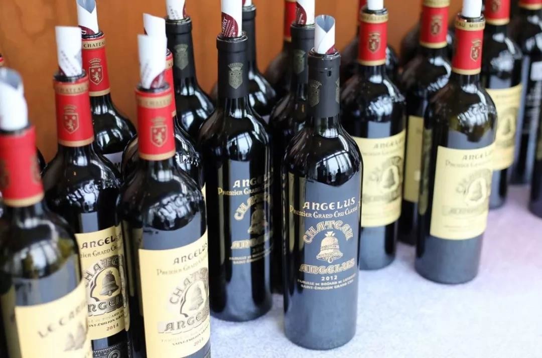 金钟·木桐·黑教皇……这十个眼熟的酒标，背后有哪些故事？ | Decanter葡萄酒趣闻
