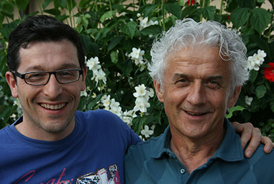 Roberto Voerzio（右）和葡萄园经理Cesare Bussolo