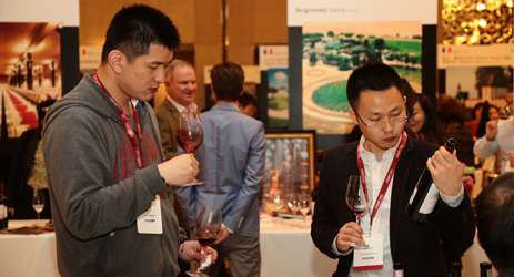2014年“Decanter醇鉴上海美酒相遇之旅”品鉴活动中的中国葡萄酒爱好者