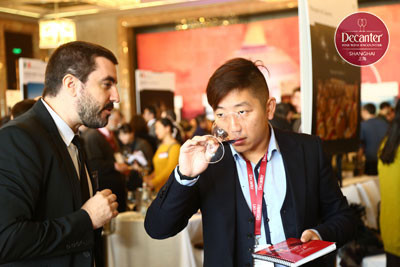 Image: a visitor at Decanter Shanghai Fine Wine Encounter 2015 Grand Tasting