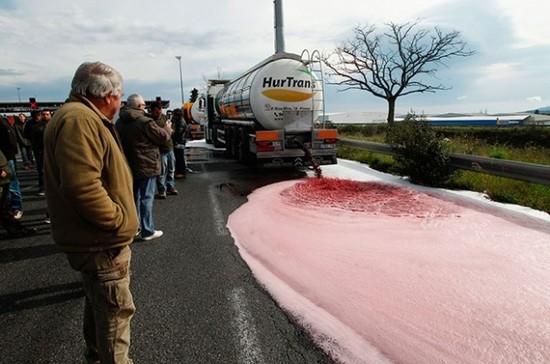 Image: 70,000l of Spanish wine floods across the French motorway. 