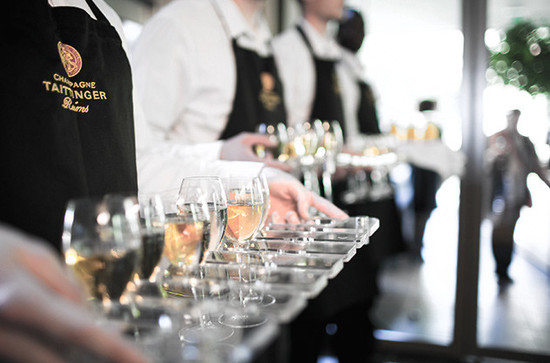 image: Serving rose champagne