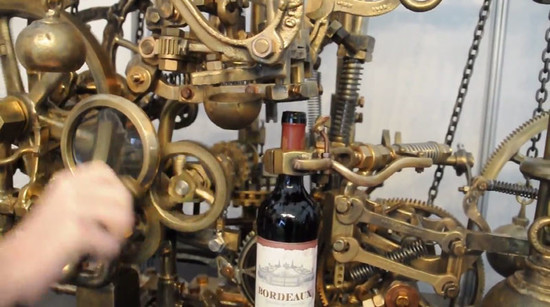 图片：自动倒葡萄酒机，Rob Higgs版权图片