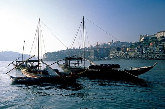 Wine was been shipped around the Old World in barrels for centuries. Here's historic Port wine ships, 'Barcelos Rabelos', on the river Douro. Credit: Cro Magnon / Alamy