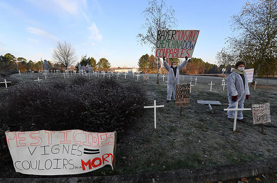 Pesticide protesters in Bordeaux. Credit: Mehdi Fedouach / AFP / Getty