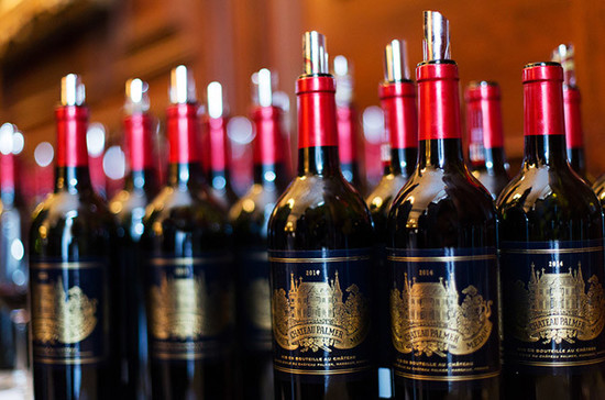 Wines at Decanter’s Palmer masterclass at the Fine Wine Encounter in London in November 2016. Decanter masterclass wines are mostly double-decanted before being served. Credit: Cath Lowe / Decanter.