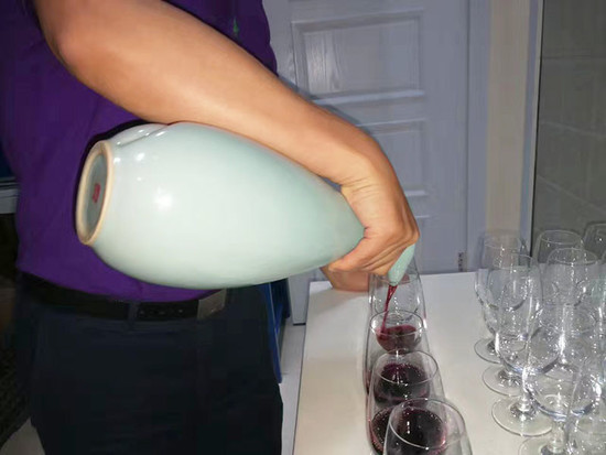 图片:陶瓷醒酒器,版权:WBO