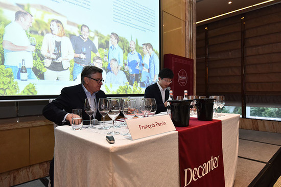 François Perrin hosts the Château de Beaucastel masterclass.