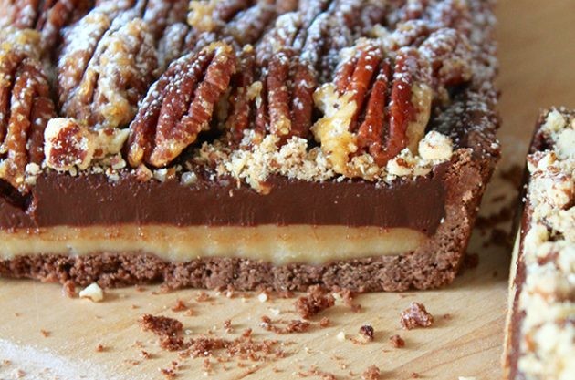 Chocolate and salted caramel tart with pecans – recipes and wine pairings