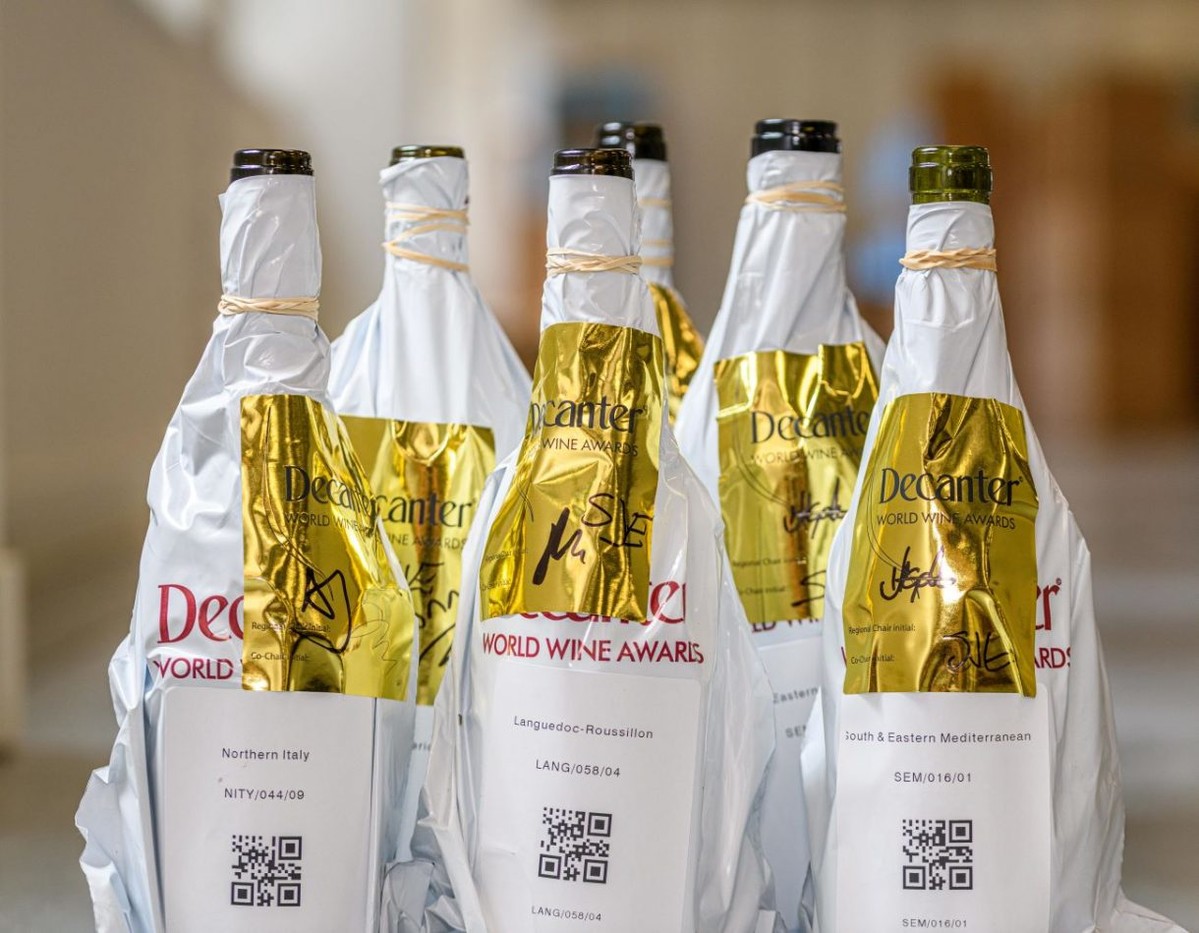 中国干白葡萄酒首夺“白金”，奖牌总数破纪录！2021年Decanter世界葡萄酒大赛结果公布 