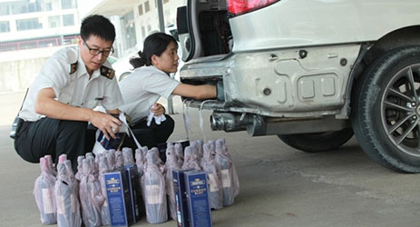 Customs police seize smuggled fine wines on Macau border
