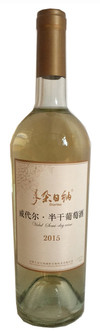 内蒙古朵日纳酒庄, 威代尔半干葡萄酒, 内蒙古, 中国 2015